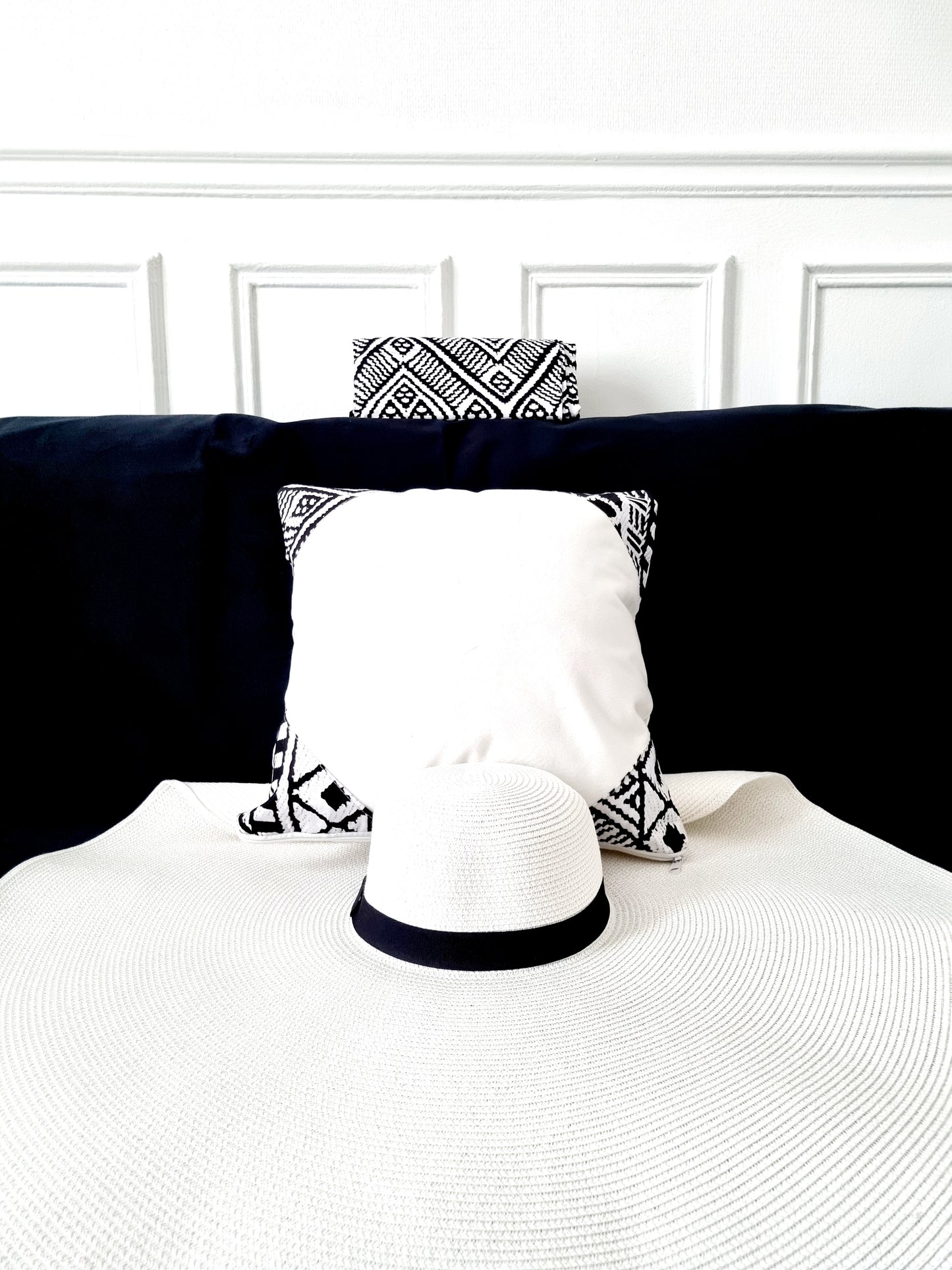 Coussin Neiji en velours et pagne antique