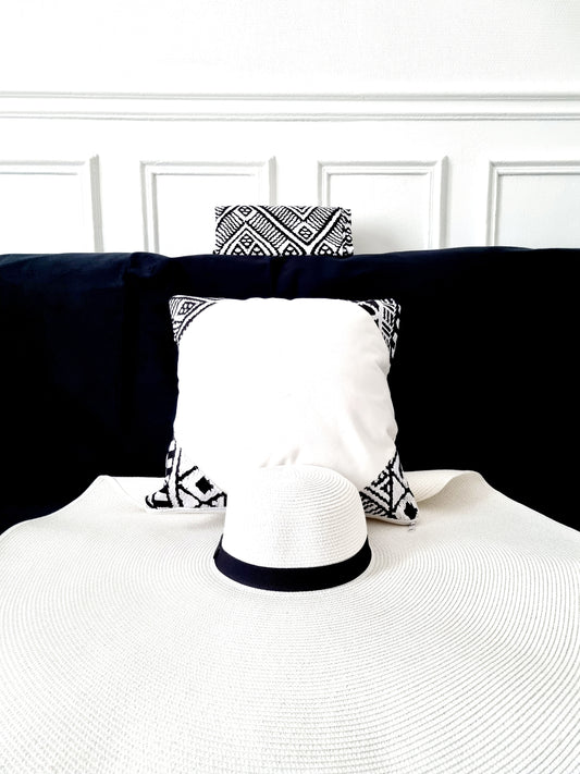 Coussin Neiji en velours et pagne antique