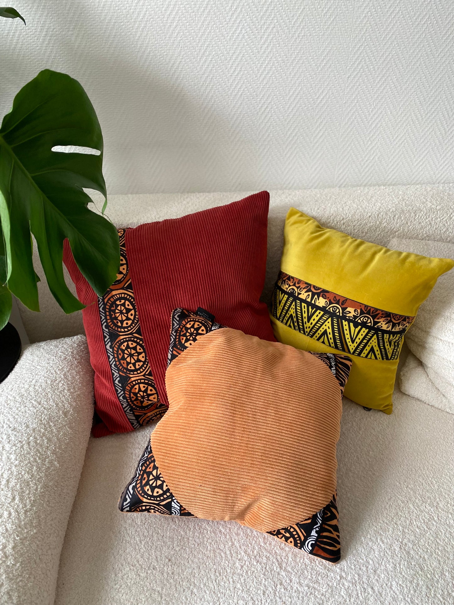 Coussin Savana en velours cotelé ou lisse et pagne antique