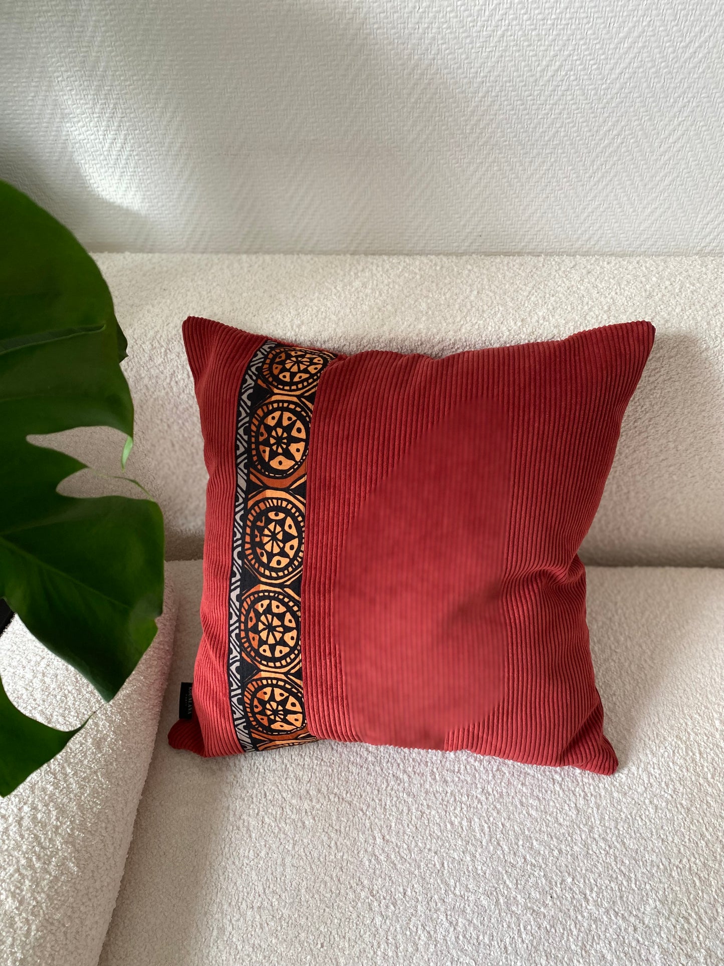 Coussin Savana en velours cotelé ou lisse et pagne antique
