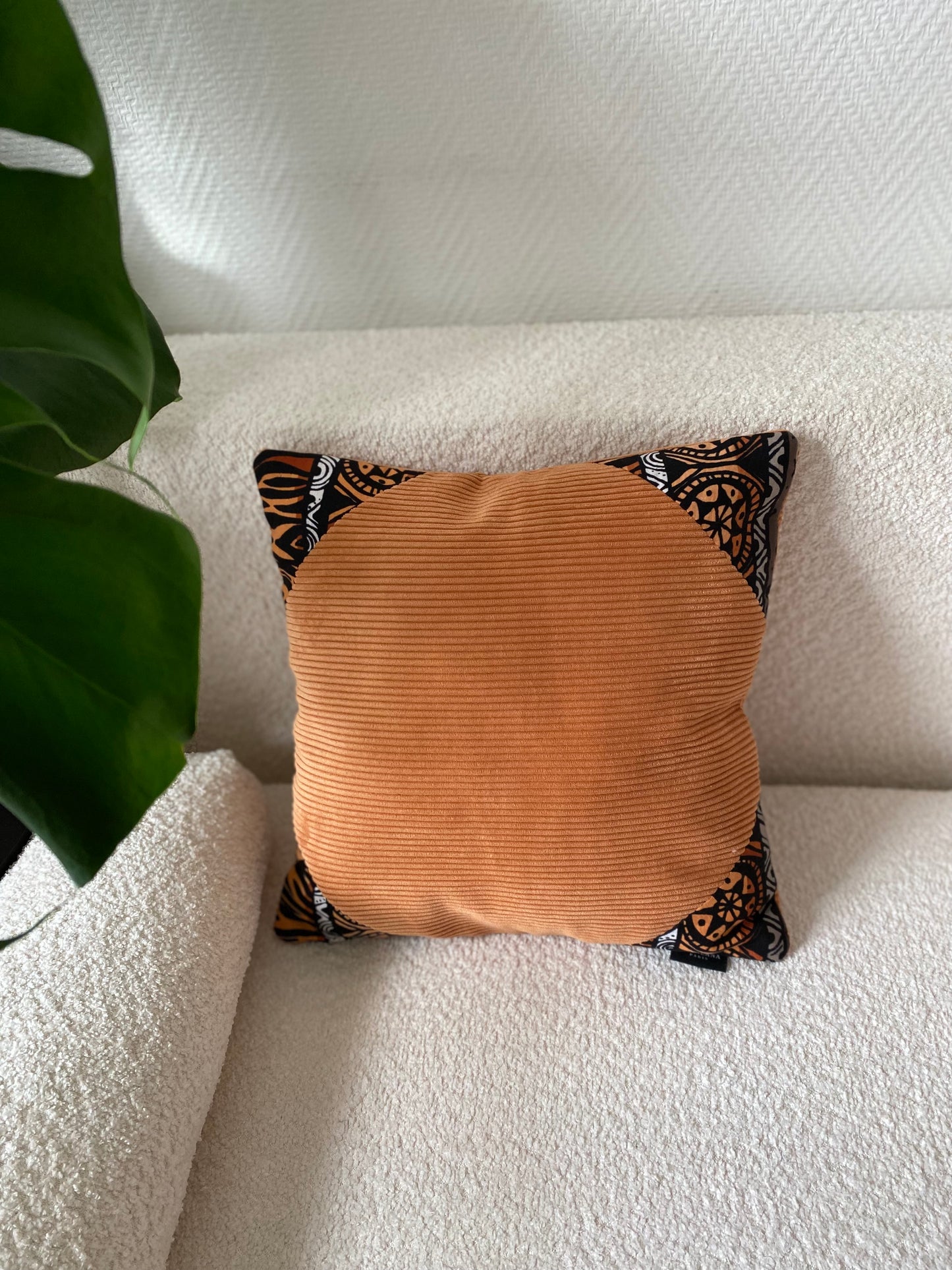 Coussin Savana en velours cotelé ou lisse et pagne antique