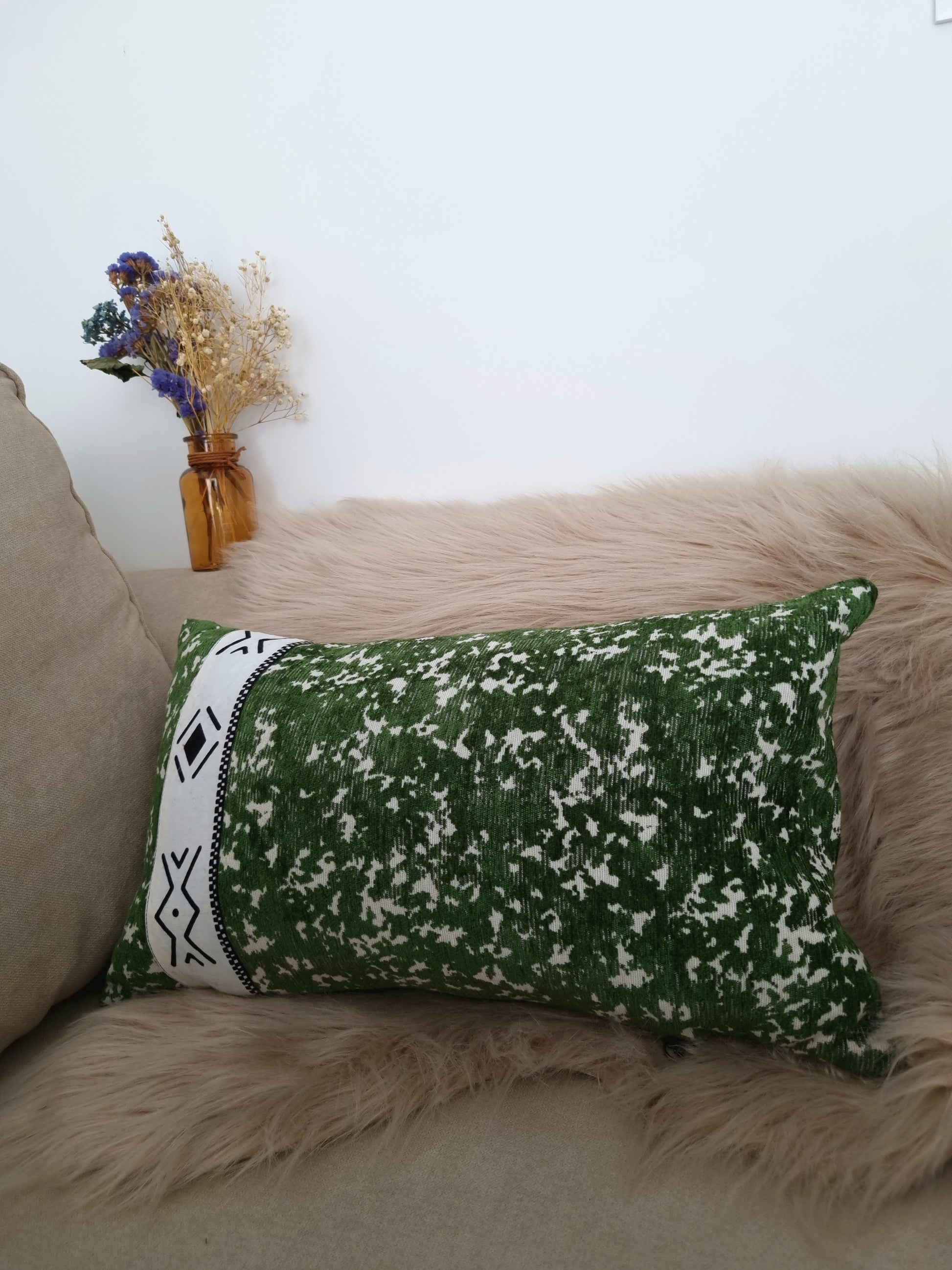 inse-collection-green-cushion-slide-1