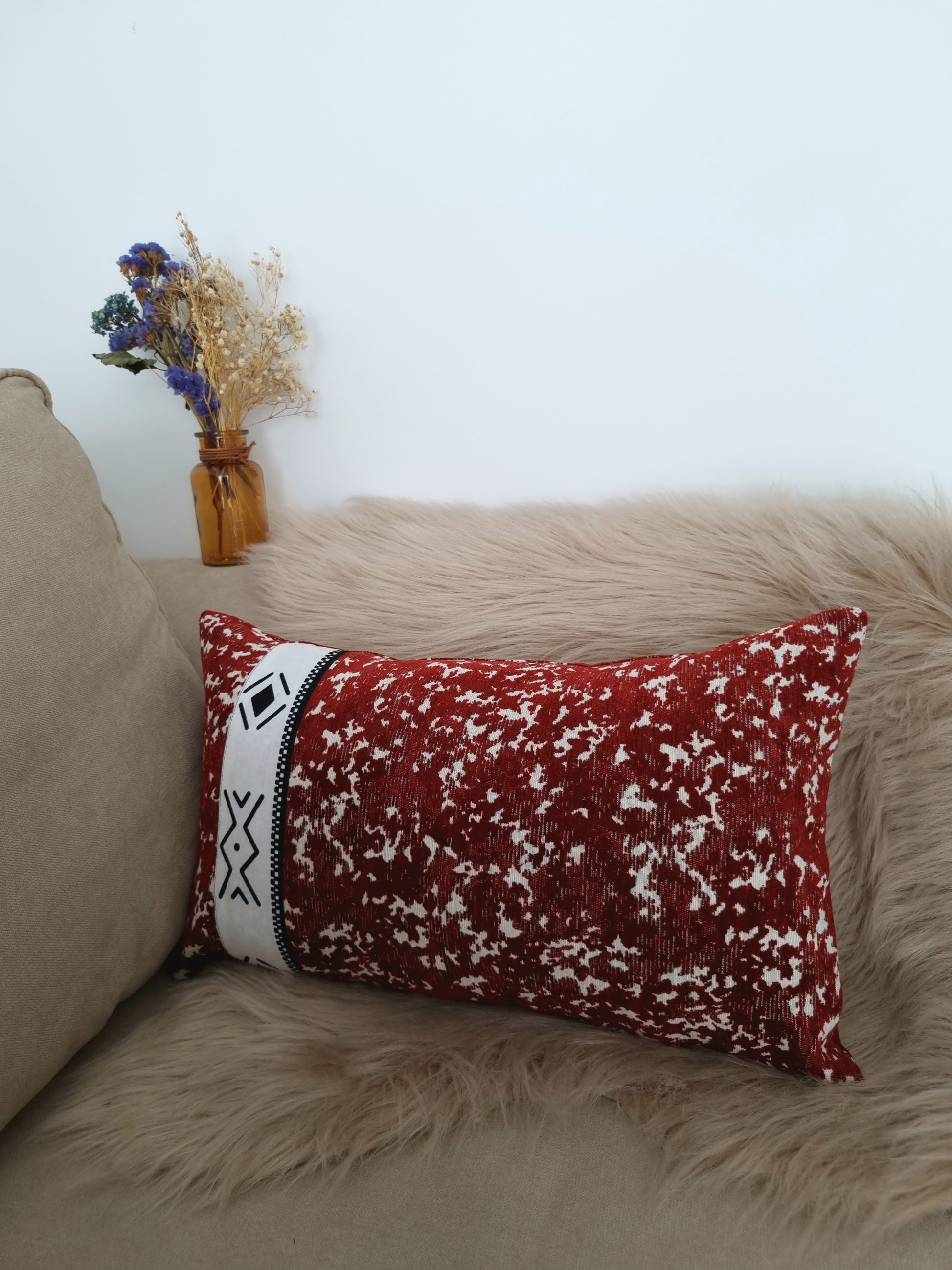 inse-collection-red-cushion-slide-1